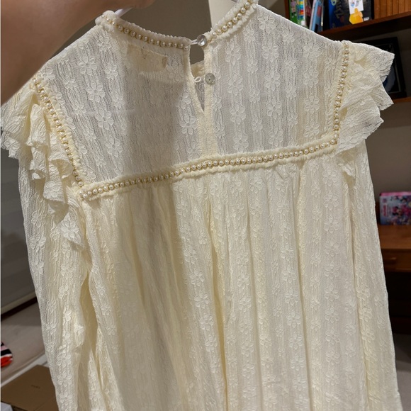 NWT Cream Lace Top With Pearl Trim - Picture 13 of 14